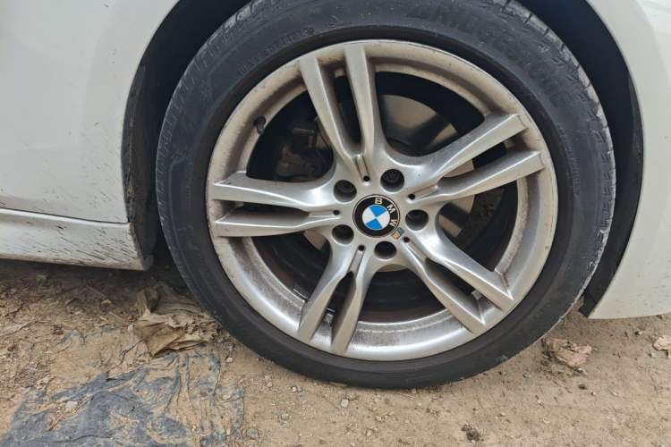 Used BMW 3 Series 2018 320i M Sport Package Right Front Wheel Hub