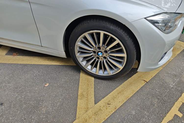 Used BMW 3 Series 2018 320Li Fashion Model Right Front Wheel Hub
