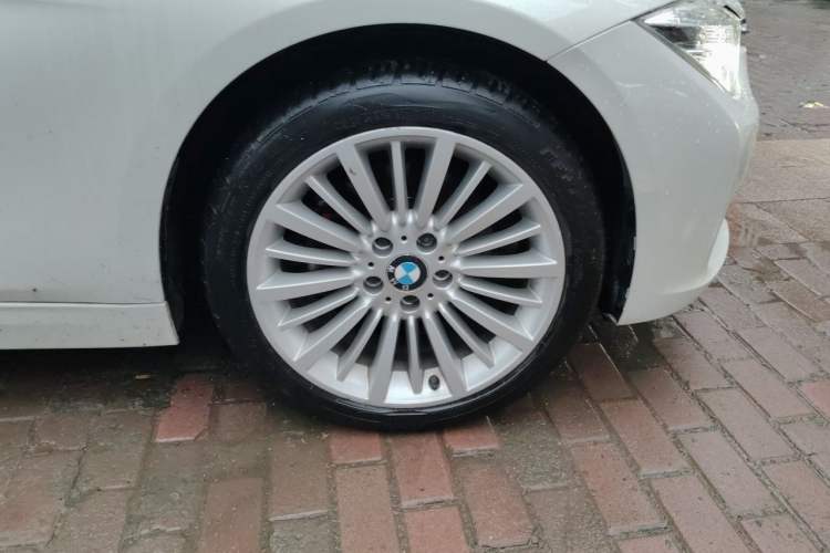 Used BMW 3 Series 2018 320Li Fashion Model Right Front Wheel Hub