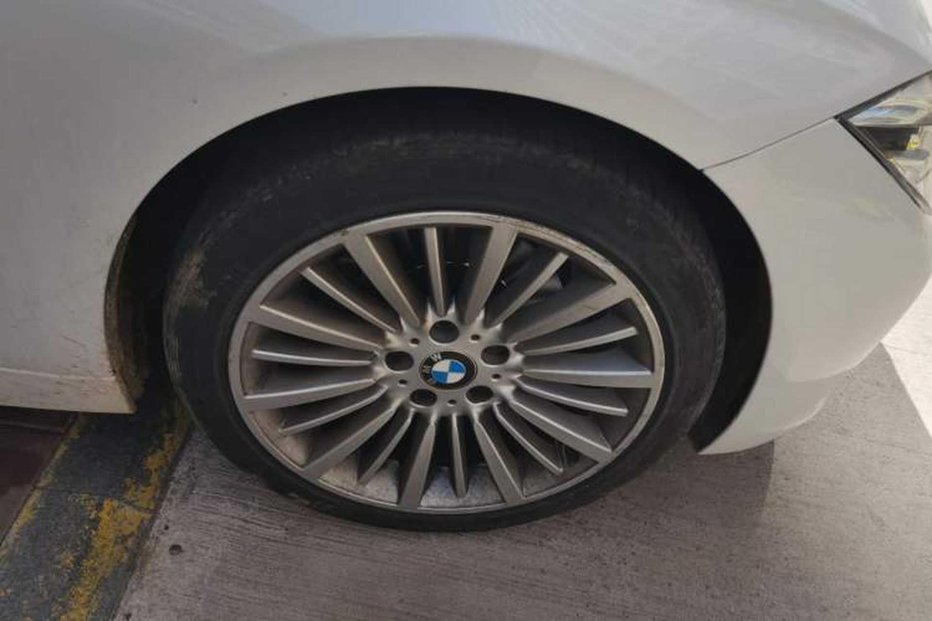 Used BMW 3 Series 2018 320Li Fashion Model Right Front Wheel Hub