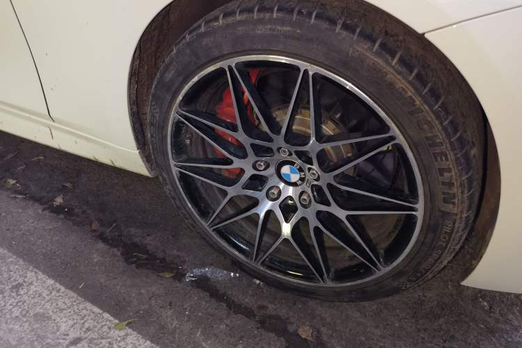 Used BMW 3 Series 2018 320i M Sport Package Right Front Wheel Hub