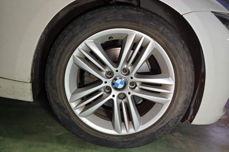 Used BMW 3 Series 2018 320Li Fashion Model Right Front Wheel Hub