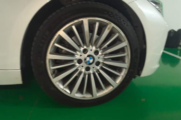Used BMW 3 Series 2018 320Li Fashion Model Right Front Wheel Hub