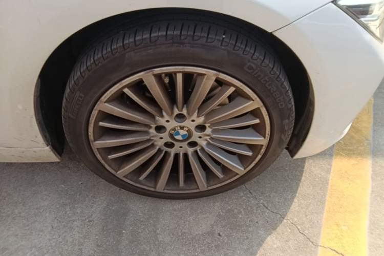 Used BMW 3 Series 2018 320Li Fashion Model Right Front Wheel Hub