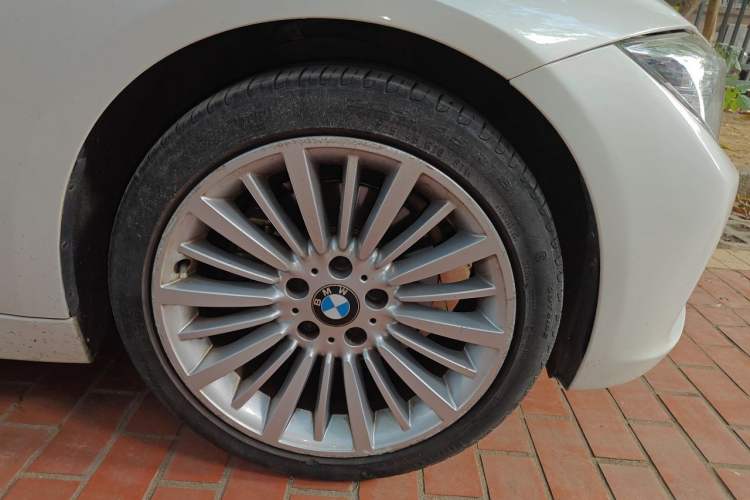 Used BMW 3 Series 2018 320Li Fashion Model Right Front Wheel Hub