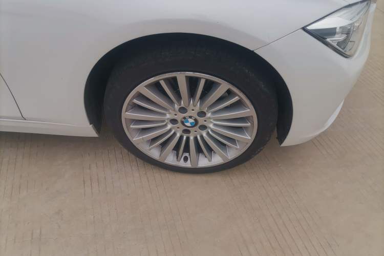 Used BMW 3 Series 2018 320Li Fashion Model Right Front Wheel Hub