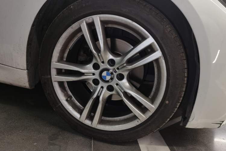 Used BMW 3 Series 2018 320Li Leading Model M Sport Package Right Front Wheel Hub