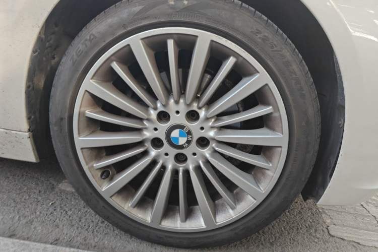 Used BMW 3 Series 2018 320Li Fashion Model Right Front Wheel Hub