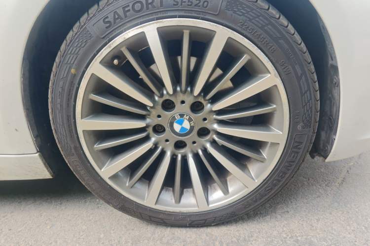 Used BMW 3 Series 2018 320Li Fashion Model Right Front Wheel Hub