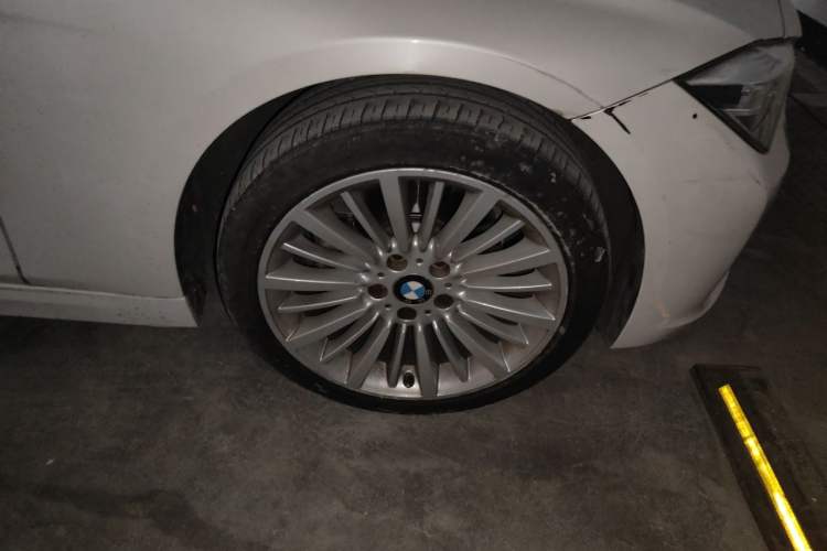 Used BMW 3 Series 2018 320Li Fashion Model Right Front Wheel Hub