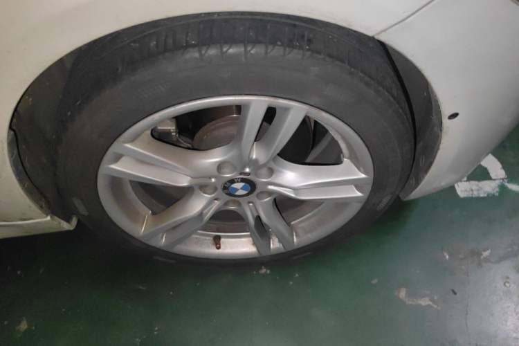 Used BMW 3 Series 2018 320Li Leading Model M Sport Package Right Front Wheel Hub