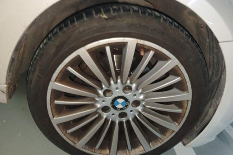 Used BMW 3 Series 2018 320Li Fashion Model Right Front Wheel Hub