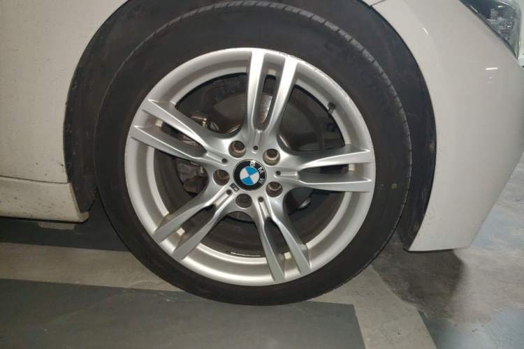 Used BMW 3 Series 2018 320Li Leading Model M Sport Package Right Front Wheel Hub