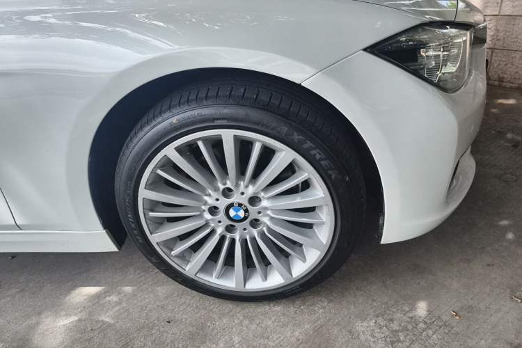 Used BMW 3 Series 2018 320Li Fashion Model Right Front Wheel Hub