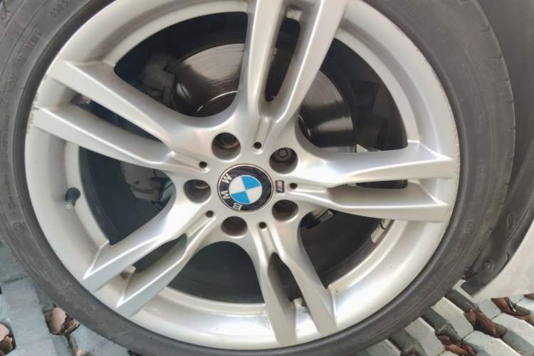 Used BMW 3 Series 2018 320Li Leading Model M Sport Package Right Front Wheel Hub