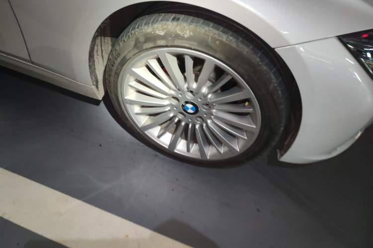 Used BMW 3 Series 2018 320Li Fashion Model Right Front Wheel Hub
