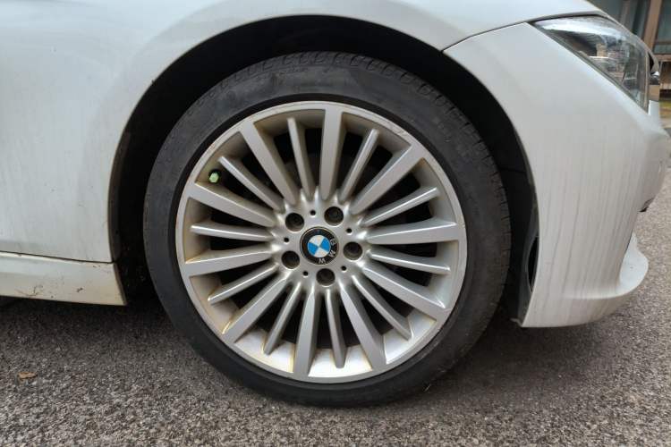 Used BMW 3 Series 2018 320Li Fashion Model Right Front Wheel Hub