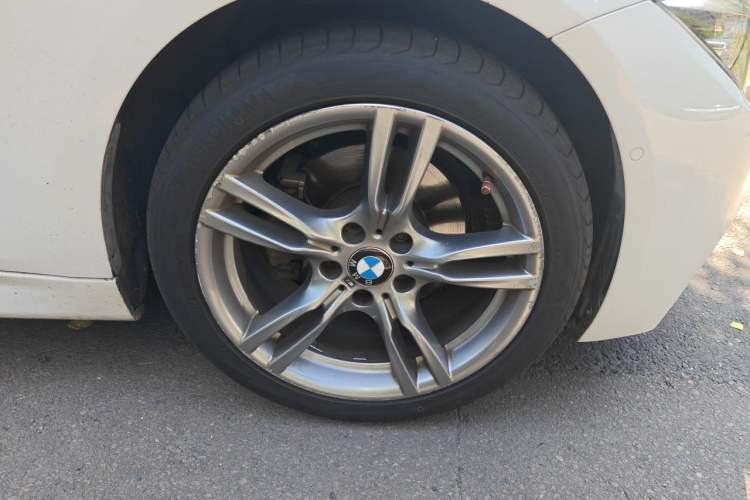 Used BMW 3 Series 2018 320i M Sport Night Edition Right Front Wheel Hub