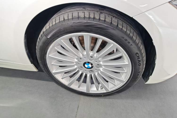 Used BMW 3 Series 2018 320Li Fashion Model Right Front Wheel Hub