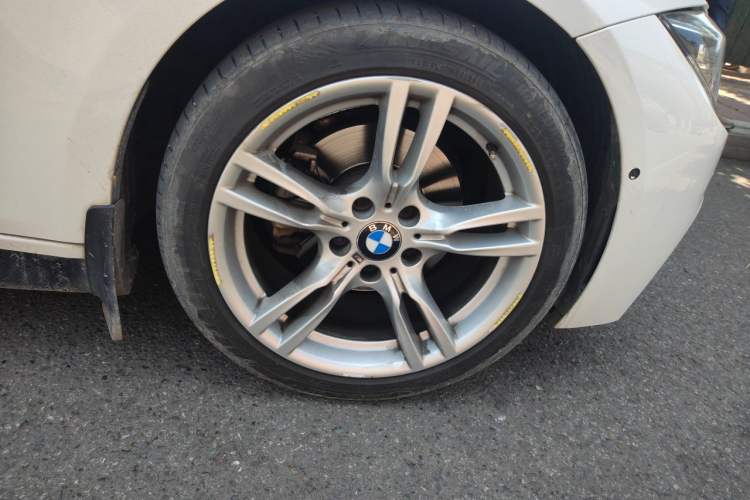 Used BMW 3 Series 2018 320Li Leading Model M Sport Package Right Front Wheel Hub