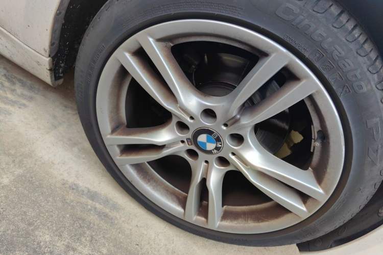 Used BMW 3 Series 2018 320i M Sport Package Right Front Wheel Hub