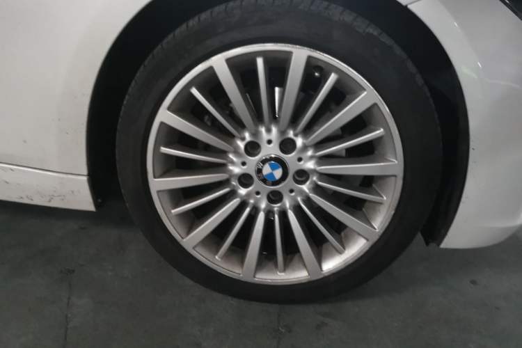 Used BMW 3 Series 2018 320Li Fashion Model Right Front Wheel Hub