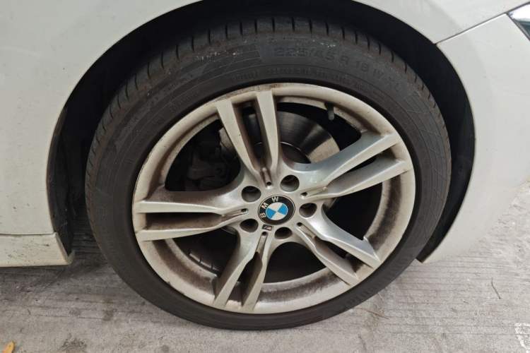 Used BMW 3 Series 2018 320i M Sport Package Right Front Wheel Hub