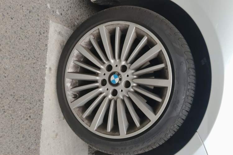 Used BMW 3 Series 2018 320Li Fashion Model Right Front Wheel Hub