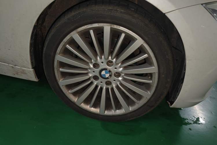 Used BMW 3 Series 2018 320Li Fashion Model Right Front Wheel Hub