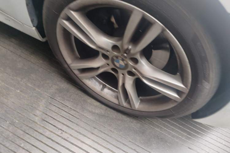 Used BMW 3 Series 2018 320Li Leading Model M Sport Package Right Front Wheel Hub