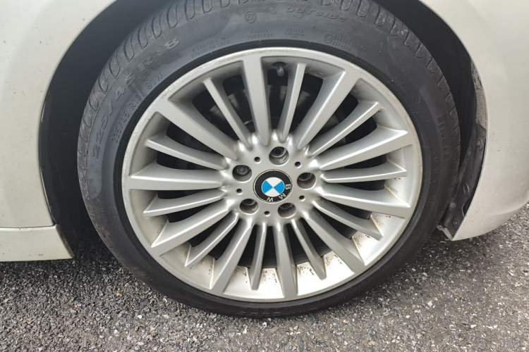 Used BMW 3 Series 2018 320Li Fashion Model Right Front Wheel Hub