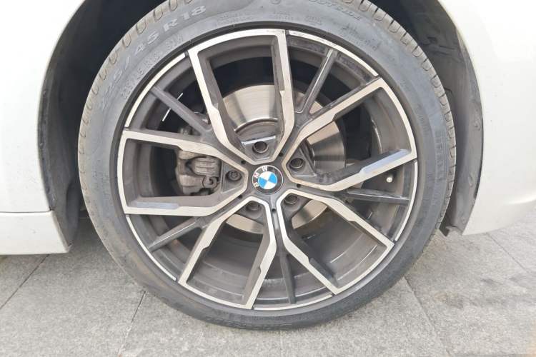 Used BMW 3 Series 2018 320Li Fashion Model Right Front Wheel Hub