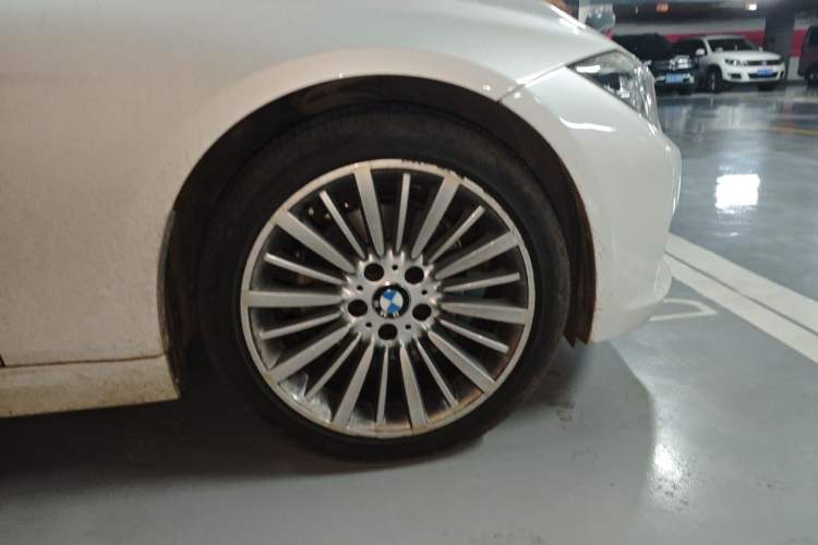 Used BMW 3 Series 2018 320Li Fashion Model Right Front Wheel Hub