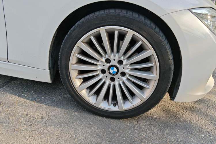 Used BMW 3 Series 2018 320Li Fashion Model Right Front Wheel Hub