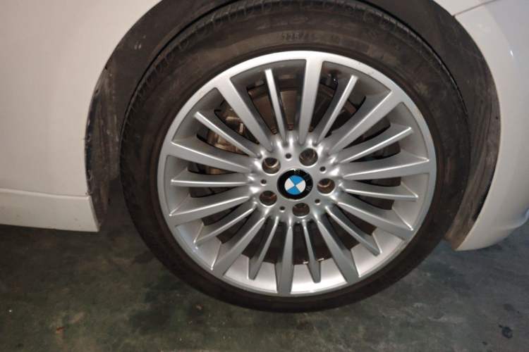 Used BMW 3 Series 2018 320Li Fashion Model Right Front Wheel Hub