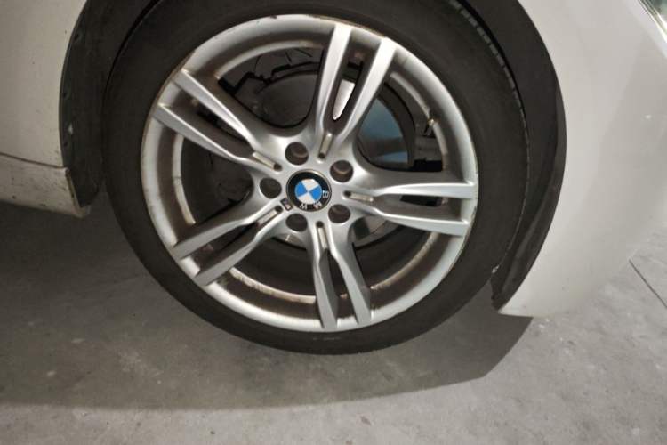 Used BMW 3 Series 2018 320i M Sport Package Right Front Wheel Hub