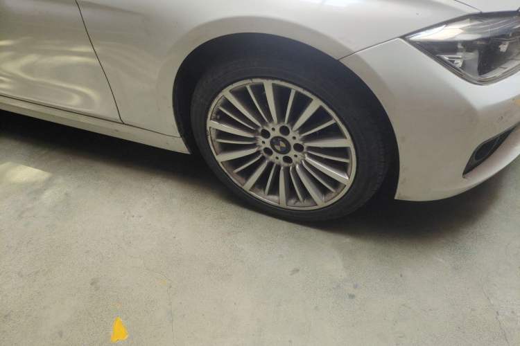 Used BMW 3 Series 2018 320Li Fashion Model Right Front Wheel Hub