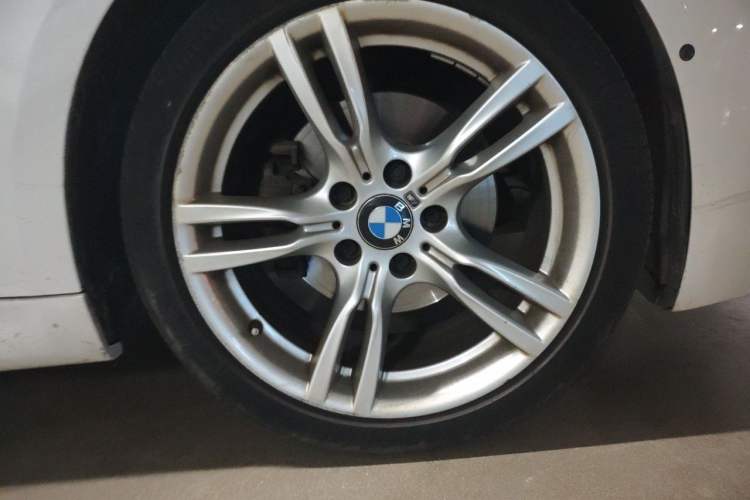 Used BMW 3 Series 2018 320Li Leading Model M Sport Package Right Front Wheel Hub