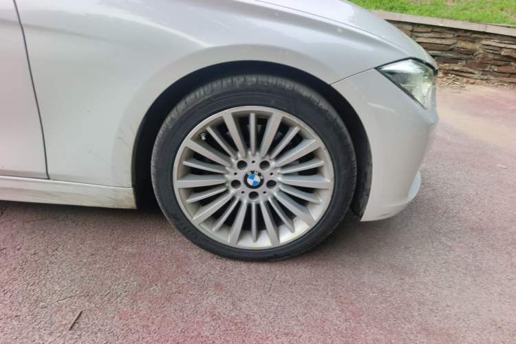 Used BMW 3 Series 2018 320Li Fashion Model Right Front Wheel Hub