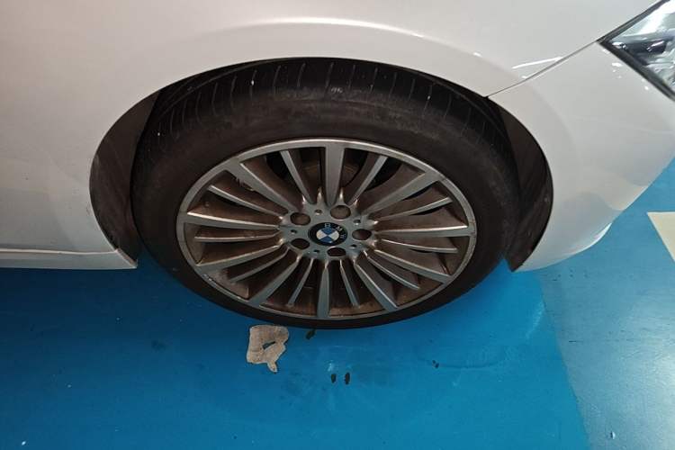 Used BMW 3 Series 2018 320Li Fashion Model Right Front Wheel Hub