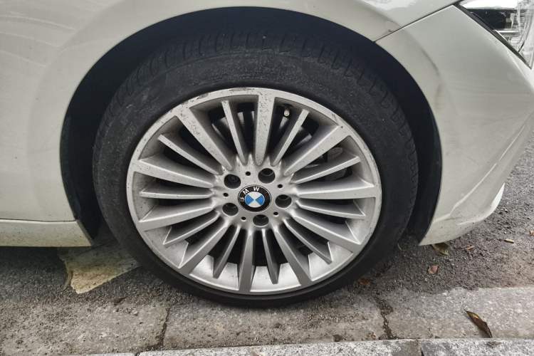 Used BMW 3 Series 2018 320Li Fashion Model Right Front Wheel Hub