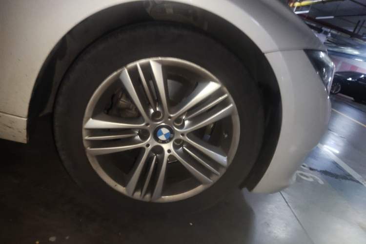 Used BMW 3 Series 2018 318i Right Front Wheel Hub