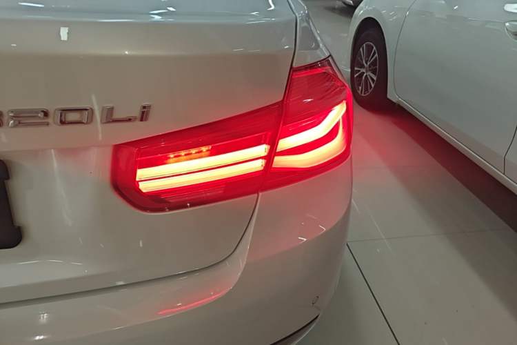 Used BMW 3 Series 2018 320Li Fashion Model Right Rear Taillight