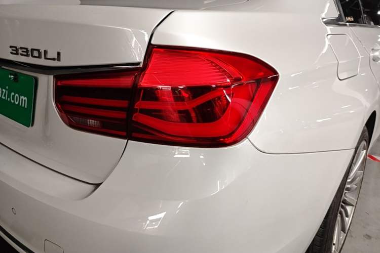 Used BMW 3 Series 2018 330Li xDrive Luxury Package Right Rear Taillight