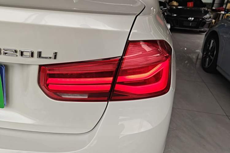 Used BMW 3 Series 2018 320Li Fashion Model Right Rear Taillight