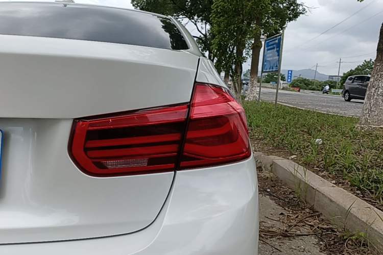 Used BMW 3 Series 2018 320Li Fashion Model Right Rear Taillight
