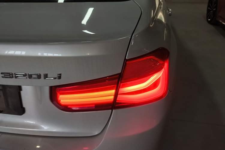 Used BMW 3 Series 2018 320Li Fashion Model Right Rear Taillight
