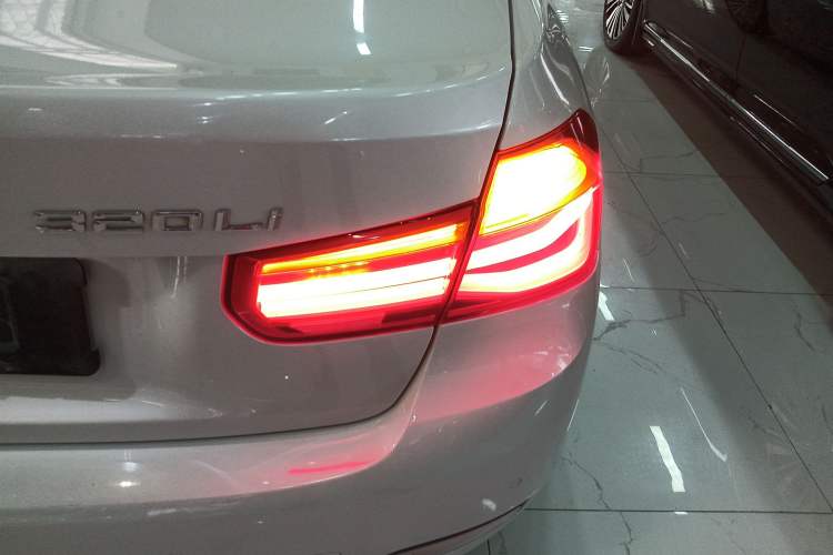 Used BMW 3 Series 2018 320Li Fashion Model Right Rear Taillight