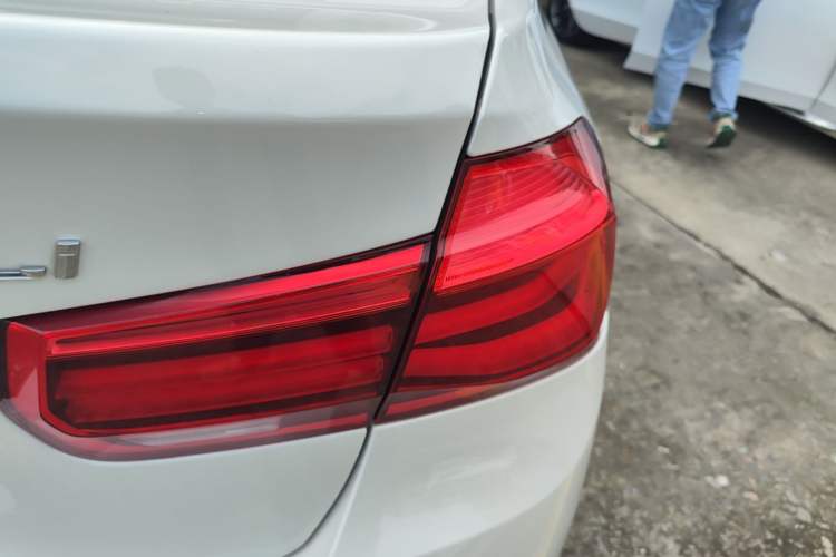 Used BMW 3 Series 2018 320Li Fashion Model Right Rear Taillight