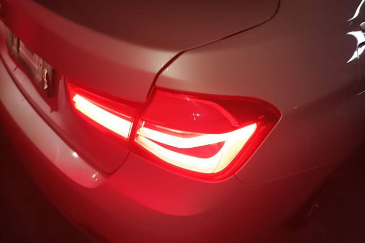 Used BMW 3 Series 2018 320Li Fashion Model Right Rear Taillight